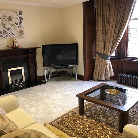 Beautiful 4-Bed Villa In Glasgow Buitenkant foto