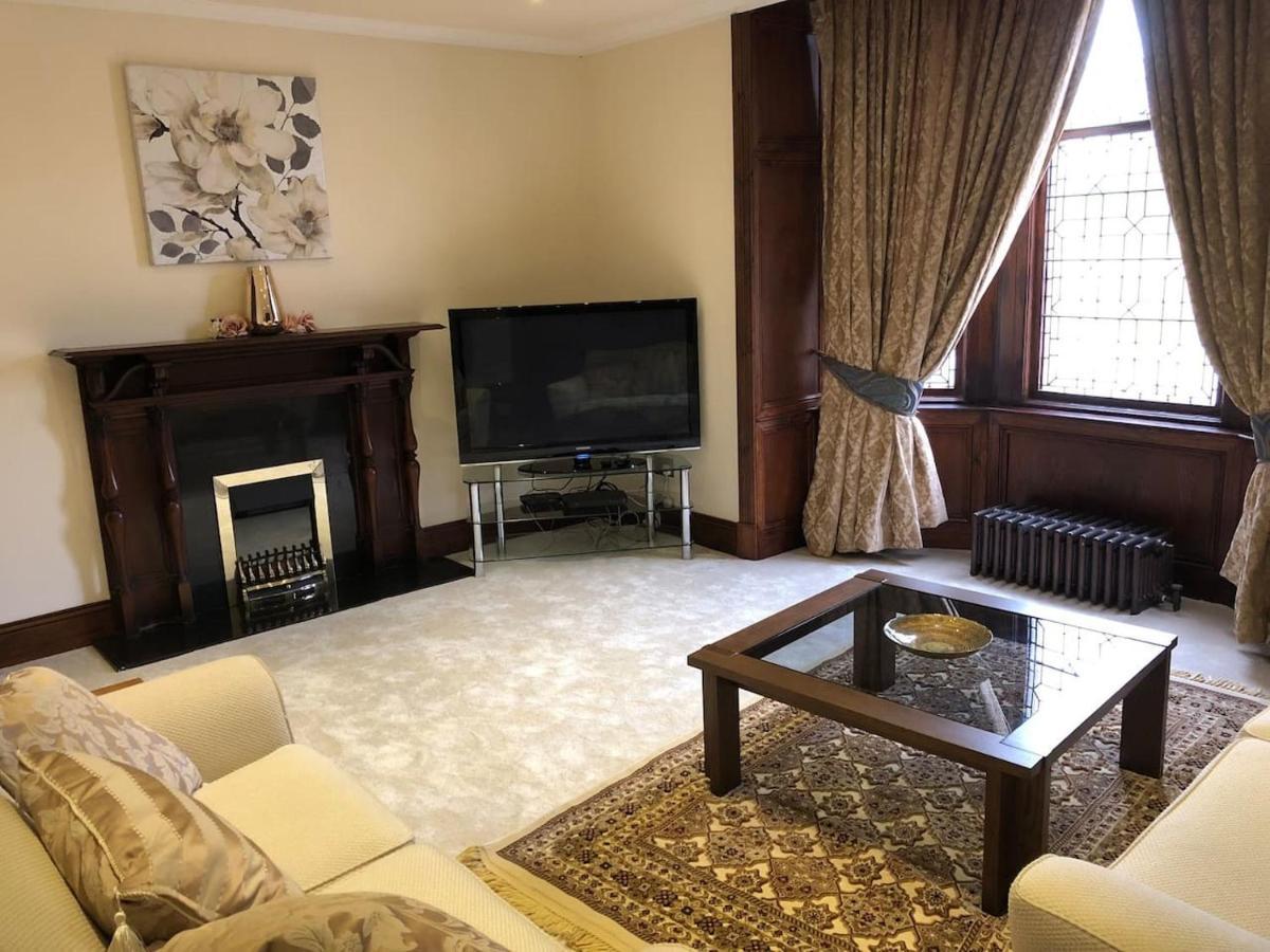 Beautiful 4-Bed Villa In Glasgow Buitenkant foto