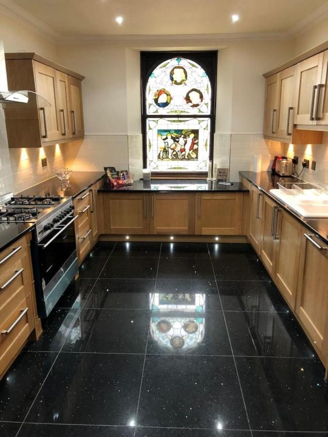 Beautiful 4-Bed Villa In Glasgow Buitenkant foto